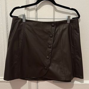 NWT faux leather brown skirt with buttons. Size XL